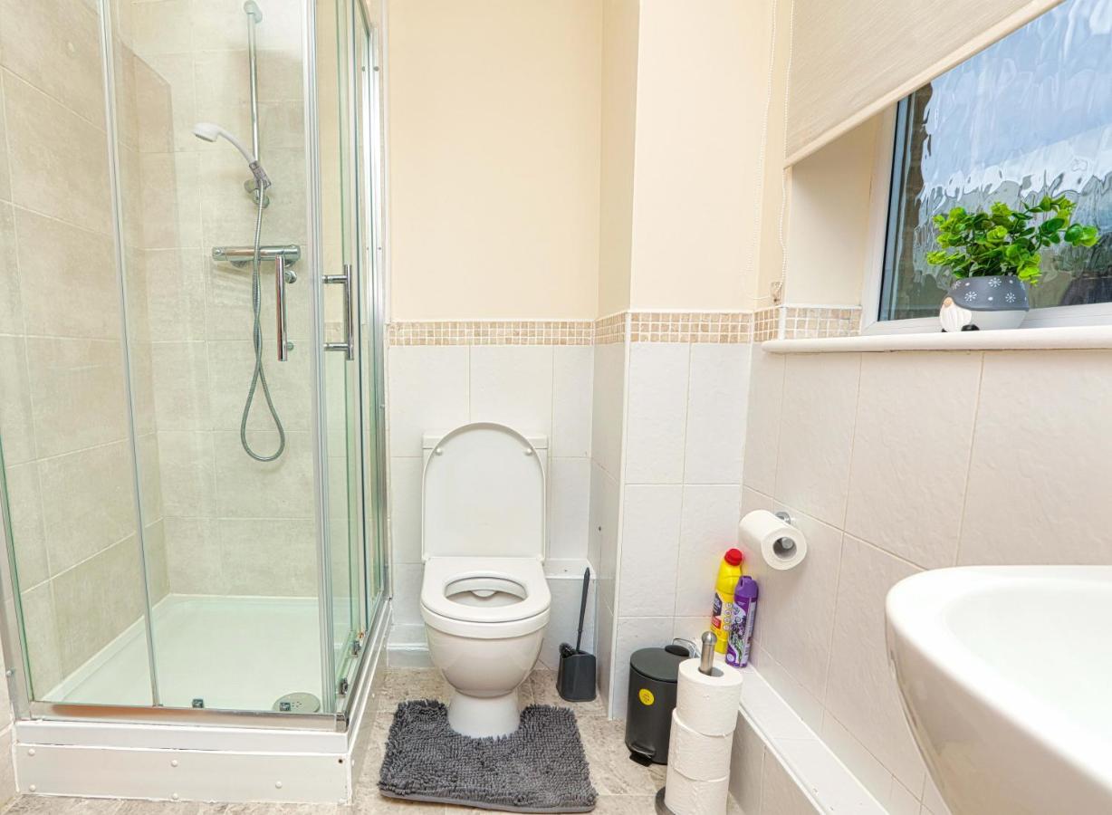 Surespring Apartment Erith Екстериор снимка